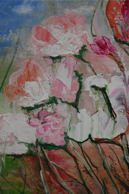 Eine Gruppe von Blumen auf einer Wiese