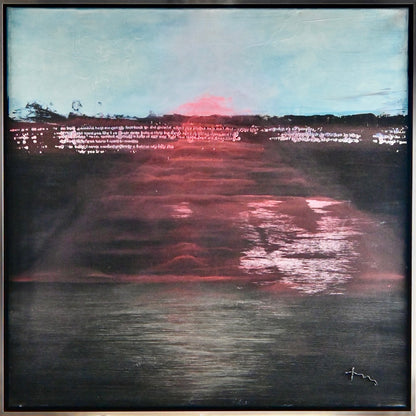 Rote Sonne verschwindet hinter dem Horizont