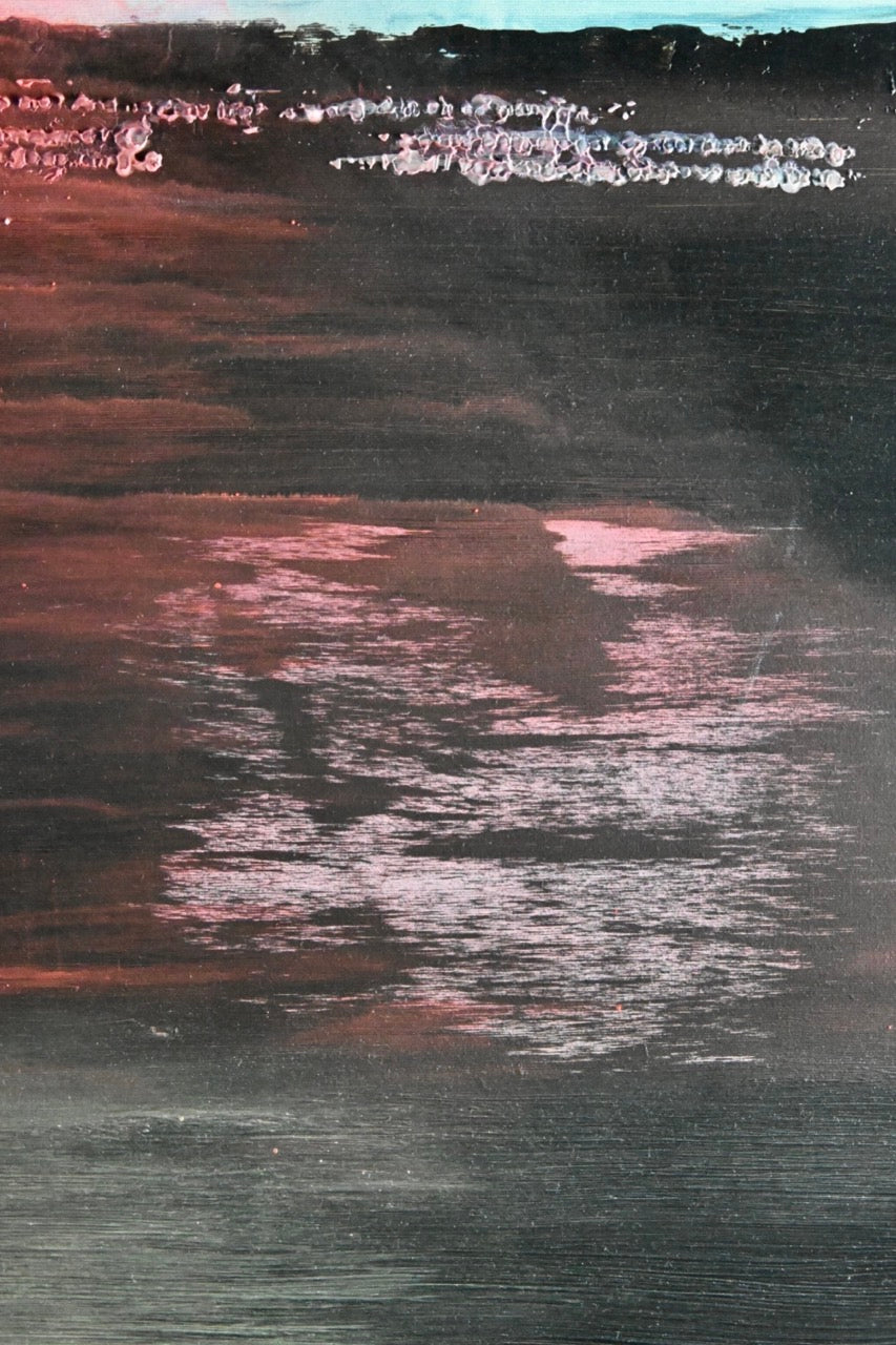 Rote Sonne verschwindet hinter dem Horizont
