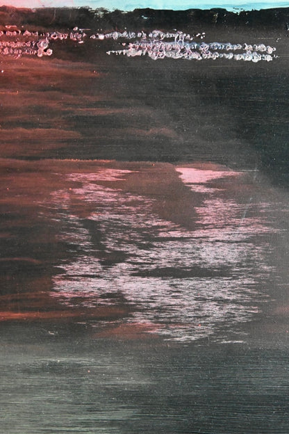 Rote Sonne verschwindet hinter dem Horizont